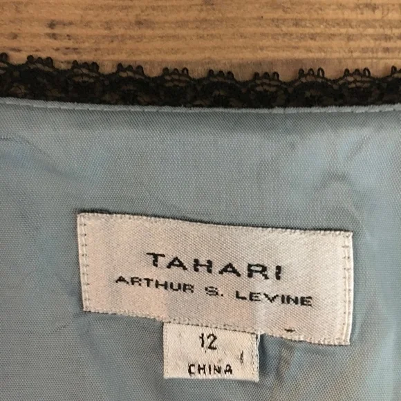 TAHARI Sleeveless Rounded Neckline Blouse Size 12 - Picture 6 of 8